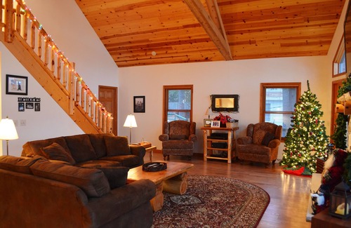 Redgranite Cabin | Free nite w/wknd off season lakehome boats pier fireplace hottub sand beach raft
