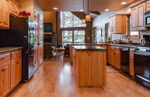 Redgranite Cabin | Free nite w/wknd off season lakehome boats pier fireplace hottub sand beach raft
