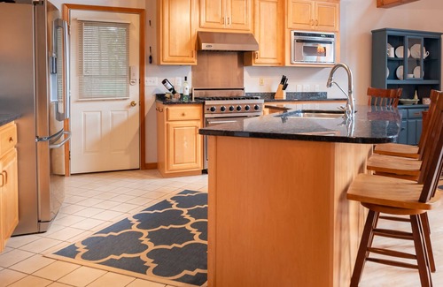 Wautoma Cabin | Free nite w/wknd offseason lakefront hottub fireplace kayak paddleboard boatpier