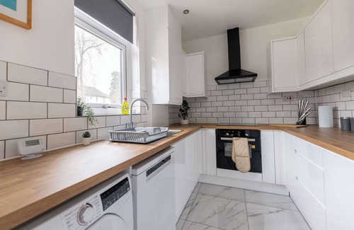Newcastle-upon-Tyne House | Free Parking - 4 Bedroom House