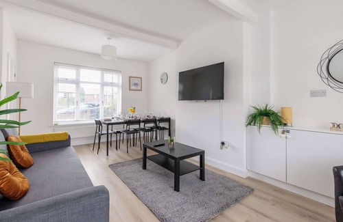Newcastle-upon-Tyne House | Free Parking - 4 Bedroom House
