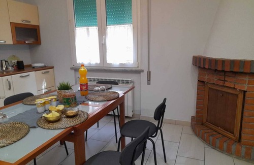 Capannori Apartment | FREE PARKING, AIR CONDITIONED AND WI-FI 2 STEPS FROM HISTORIC VILLAS