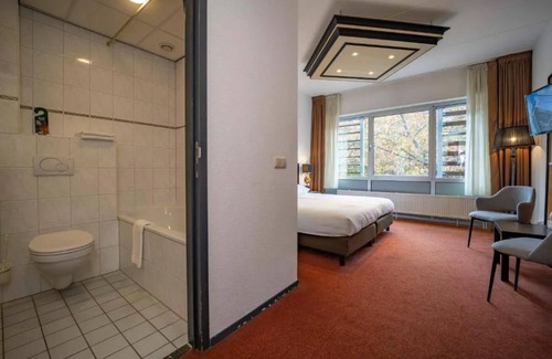 Apeldoorn House | Free Parking and Scenic Bike Routes Near Apenheul Primate Park in Apeldoorn