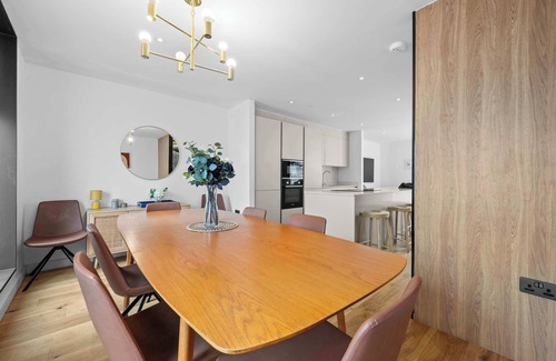 Manchester City Centre House | Free Parking Canal Street Villa by City SuperHost