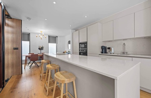 Manchester City Centre House | Free Parking Canal Street Villa by City SuperHost