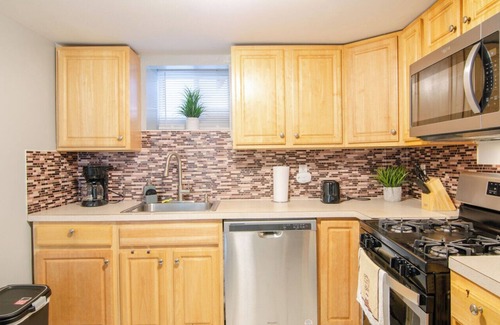 North Bergen Apartment | FREE Parking Charming 2-bedroom apartment Near NYC