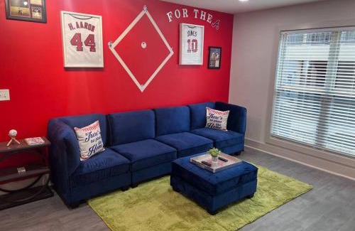 Cumberland Apartment | Free Parking! Comfy 1Bedroom Unit! 10 min to Midtown & 1 Mile To Braves Truist Park!