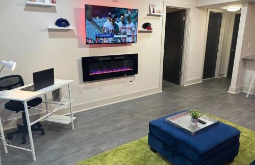 Cumberland Apartment | Free Parking! Comfy 1Bedroom Unit! 10 min to Midtown & 1 Mile To Braves Truist Park!