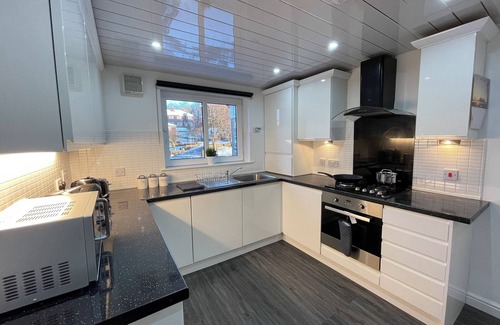 North Glasgow Apartment | Free Parking, Cosy & Lovely 2 bedroom apartment