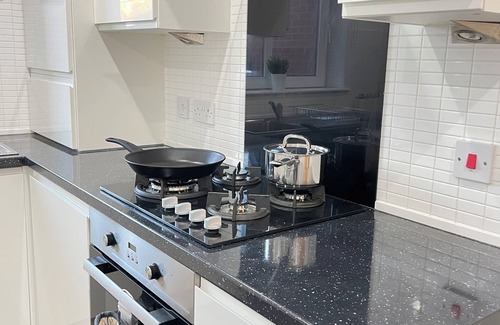 North Glasgow Apartment | Free Parking, Cosy & Lovely 2 bedroom apartment