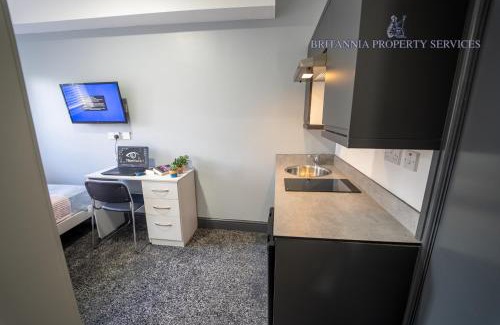 Selly Oak House | FREE PARKING Cosy Studios close to city and QE and UOB!
