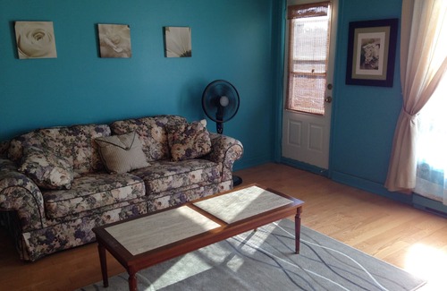 Longueuil Apartment | Free Parking. Cozy, Clean & Bright Apartment.