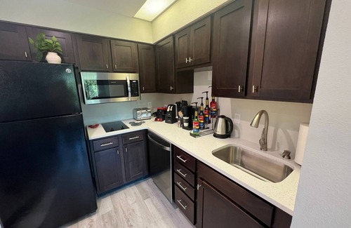 Florida Central Atlantic Coast Apartment | Free Parking Disney Shuttle