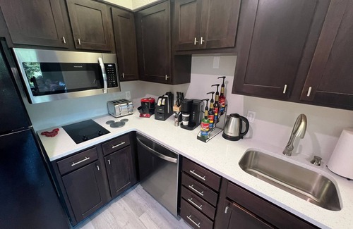 Florida Central Atlantic Coast Apartment | Free Parking Disney Shuttle