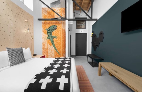 People's Freeway Hotel | Free Parking & Dog-friendly, Boulder Room at evo Hotel