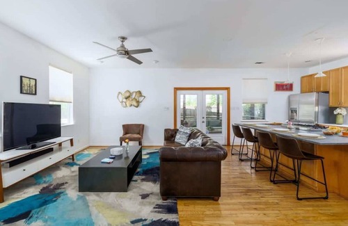 Central East Austin House | Free Parking, East Austin | Corner Cabin - Portoro