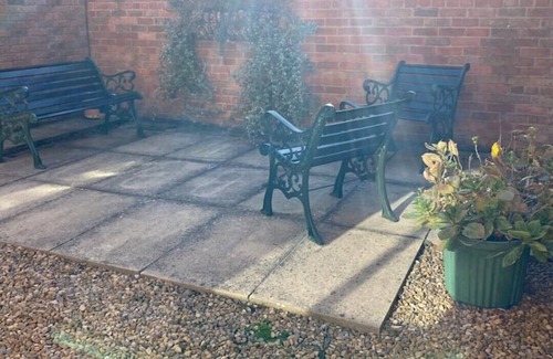 York Apartment | Free Parking,Entire Place,10Min City, Deep Cleaned