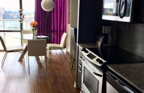 Bay Cloverhill Condo | Free Parking HIGH Floor 1 BED 1 BATH CONDO with BALCONY near SICK KIDS HOSPITAL