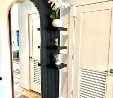 Peachtree Heights West Apartment | Free Parking, King Bed, 75 inch TV, and Luxury Stay