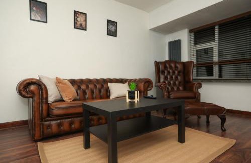 Loughborough Apartment | Free Parking - Large House - Groups - Contractors - Loughborough