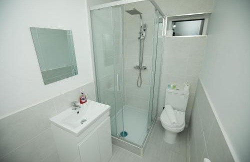 Loughborough Apartment | Free Parking - Large House - Groups - Contractors - Loughborough