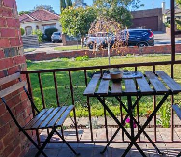 Camberwell House | Free Parking Near Deakin Uni Private Entry Free WiFi Melbourne Quiet Stay Secure Stay
