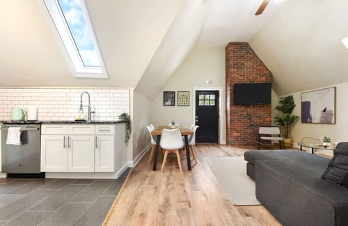 Point Breeze North Apartment | FREE Parking+Netflix Near Food|Hospitals|Shopping