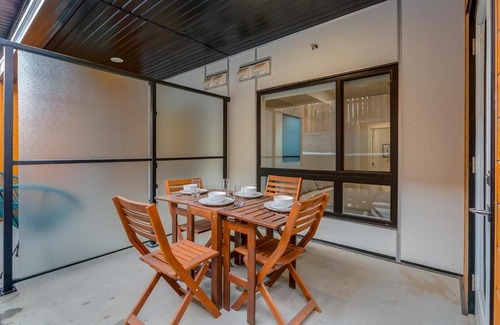 Shaganappi Apartment | Free Parking, Pet Friendly, Close to DT