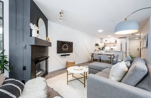 Blueberry Hill Condo | Free Parking | Private hot tub | Blueberry Hill