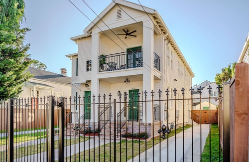 Touro Condo | *FREE* Parking/Renovated Gem near French Qtr