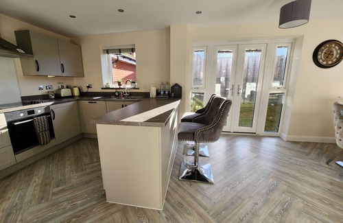 Wellingborough House | FREE Parking, Short & Long Relocation Stay, Insurance, Business. Great Location!