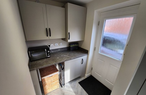 Wellingborough House | FREE Parking, Short & Long Relocation Stay, Insurance, Business. Great Location!