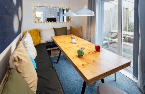 Horfield House | Free Parking Sleeps 7 Garden with Patio Gloucester Road