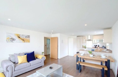 Newham Apartment | Free Parking: Two Bed Apartment London Docklands