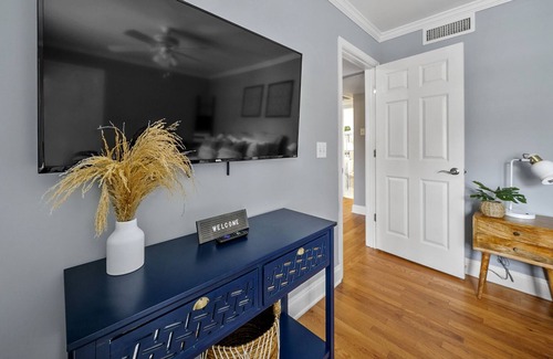 Virginia Highland Condo | Free Parking | Walk to Ponce City Market!