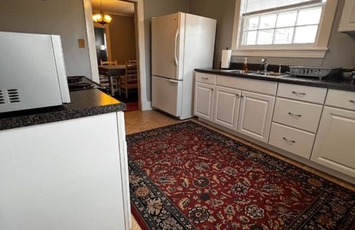 Danville Apartment | FREE Parking Wi-Fi SMART TV Self Checkin