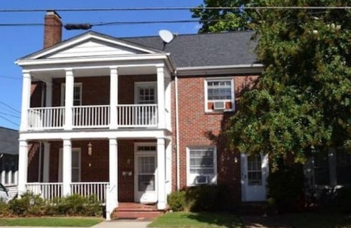 Danville Apartment | FREE Parking Wi-Fi SMART TV Self Checkin