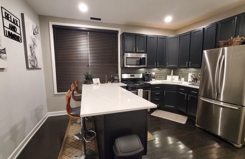 West Bucktown Apartment | Free Parking & Wifi in Bucktown/Logan Square Apt, Close to Everything!