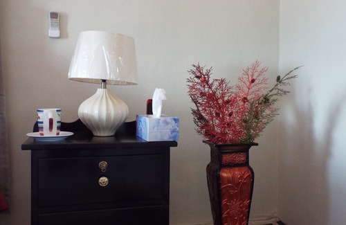 Ladyville House | Free Parking. Wifi. Kitchen. Washer Dryer. Air Conditioning. Close to Airport.