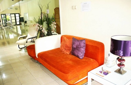 Surabaya House | Free Parking, WIFI, Netflix, Spacious House 0.9km to Tunjungan Plaza - ROOM 2