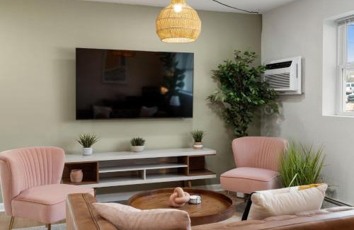 Lombard Apartment | Free Parking Workdesk King Bed