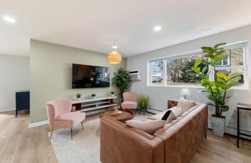 Lombard Apartment | Free Parking Workdesk King Bed