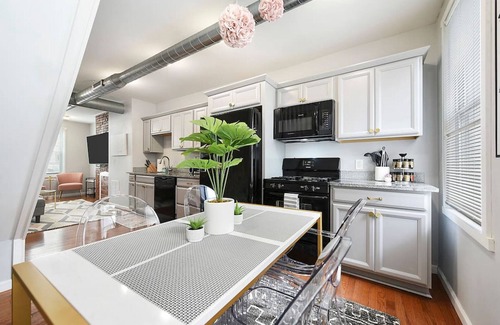 East Allegheny House | Free Parking★Walk Everywhere!★2 Private bathrooms!