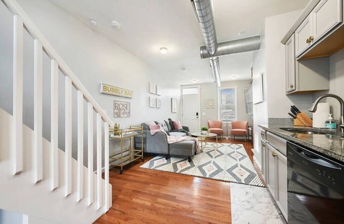 East Allegheny House | Free Parking★Walk Everywhere!★2 Private bathrooms!