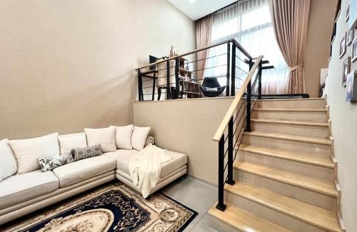 Lat Phrao Apartment | Free pick up/Stunning Luxury Family Home 3B3B