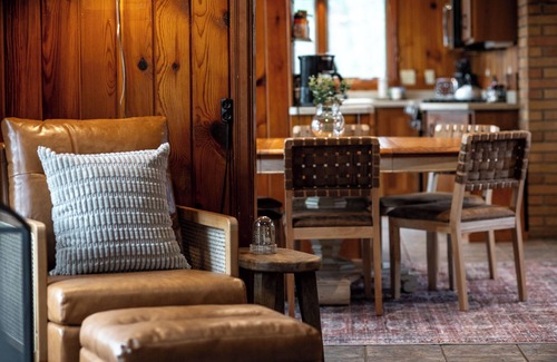 Luck Cabin | FREE Pontoon September Mon - Thursday
