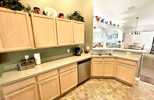 West Kissimmee House | 🥇Free Pool Heat Promotion For Sept-April. Home Right Outside Disney World Parks