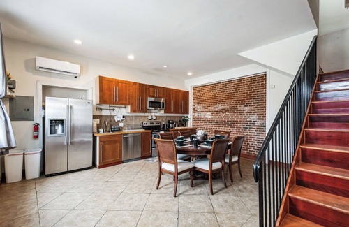Le Droit Park Condo | Free private parking! Spacious, vibrant home! 2-bedroom condo with WiFi
