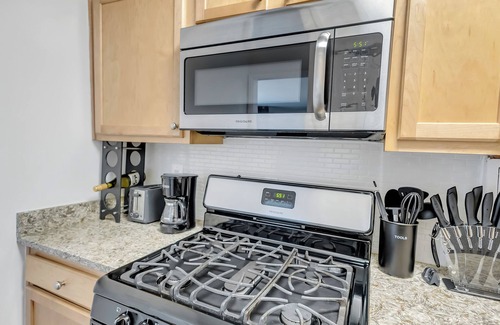 Columbia Heights Apartment | Free Reserved Parking Space Near DC, National Mall, MGM & Regan National Airport