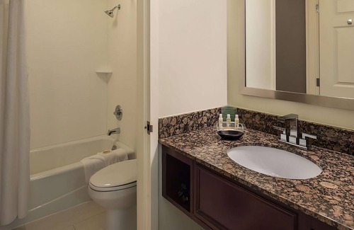 O'Hare Resort | Free Shuttle to Chicago O'Hare Intl Airport! Pet-friendly Property!